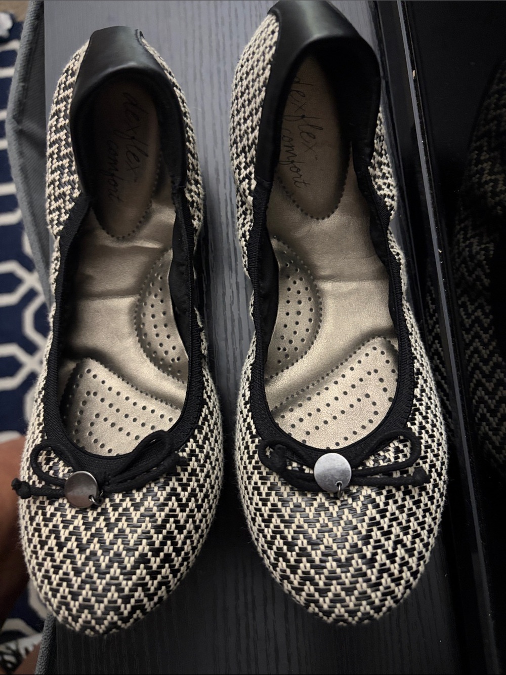 dexflex comfort Black & Cream Woven Ballet Flats